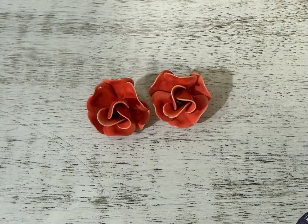 Vintage Pink Enamel Rose Flower Clip On Earrings Gold Tone Mid Century Floral
